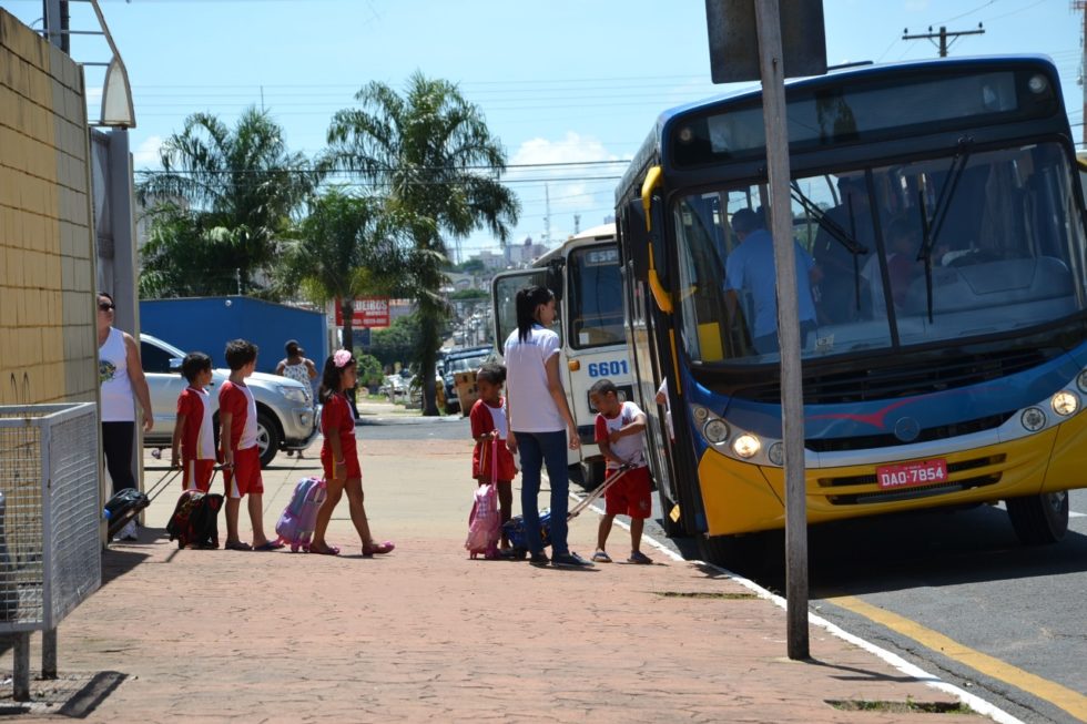 Alunos do município ficam novamente sem kit escolar