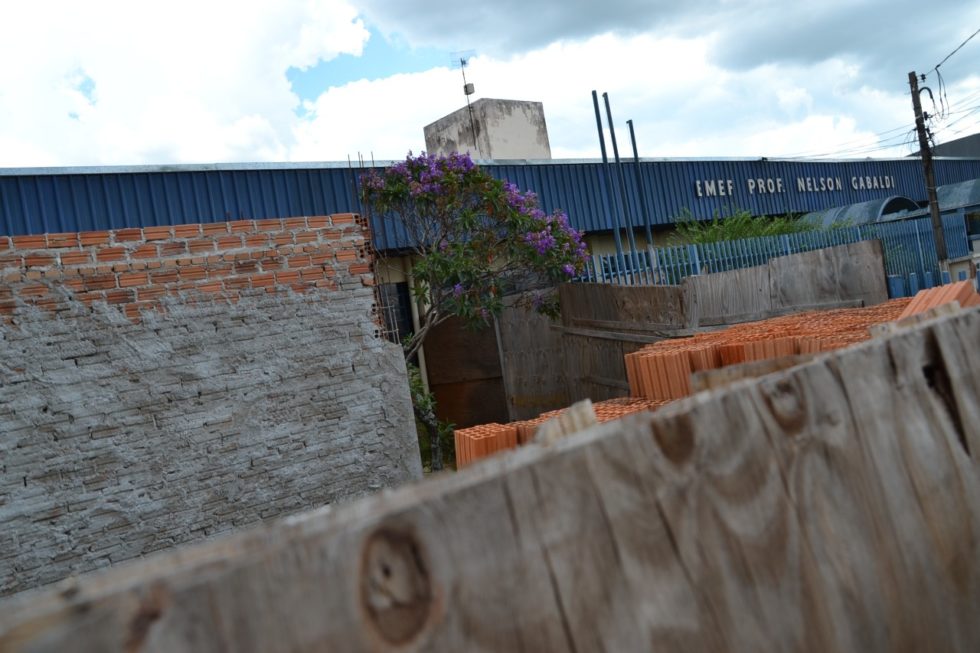 Obra de biblioteca está parada e com prazo vencido