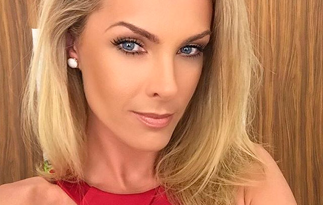 Ana Hickmann passa por batismo no Rio Jordão