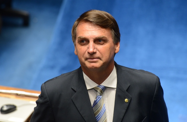 Bolsonaro diz que tiros partiram dos próprios petistas