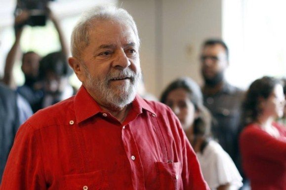 Lula segue liderando intenções de voto
