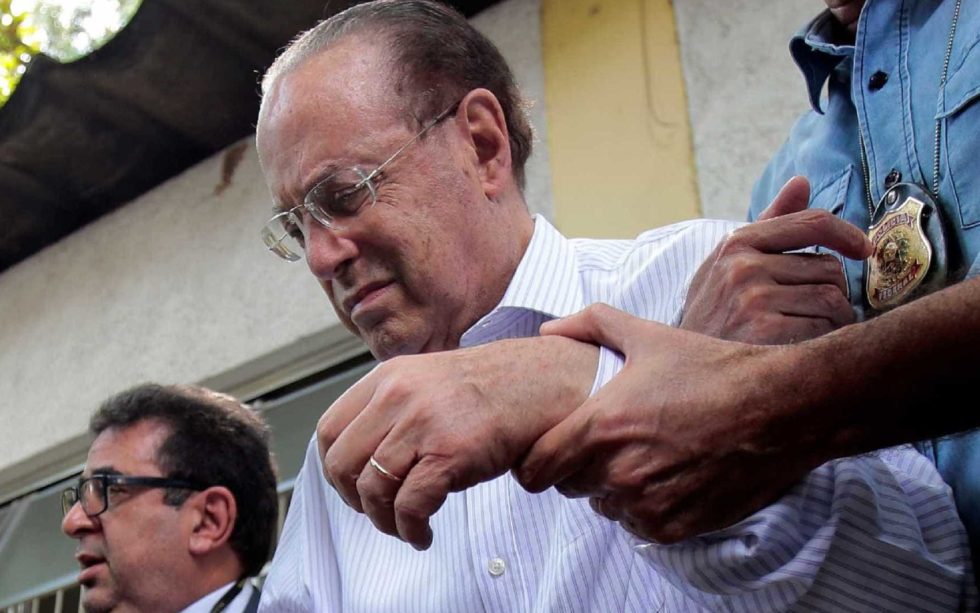 Maluf permanece internado em hospital