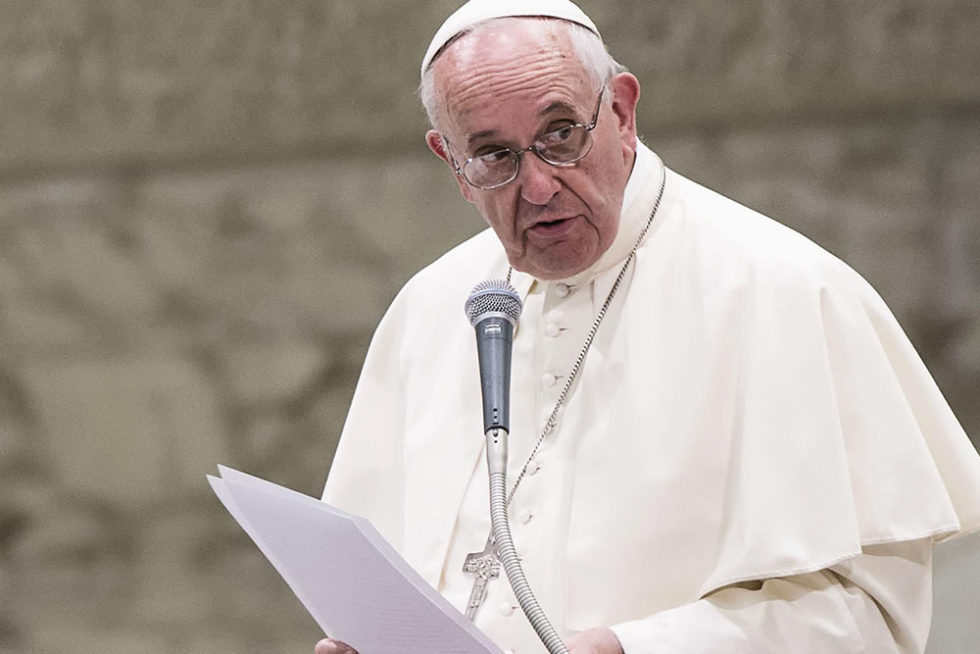 Papa critica quem prefere poder ‘ao amor de Deus’