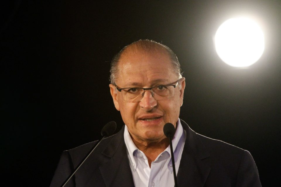 ‘Ninguém está acima da lei’, diz Alckmin sobre prisão de Lula