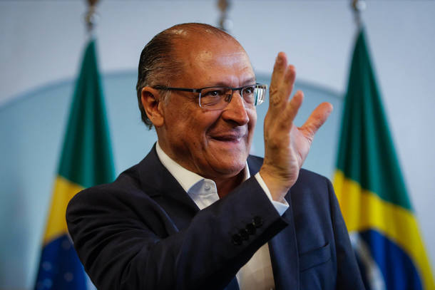 ‘Ideal é que Aécio não seja candidato’, diz Alckmin