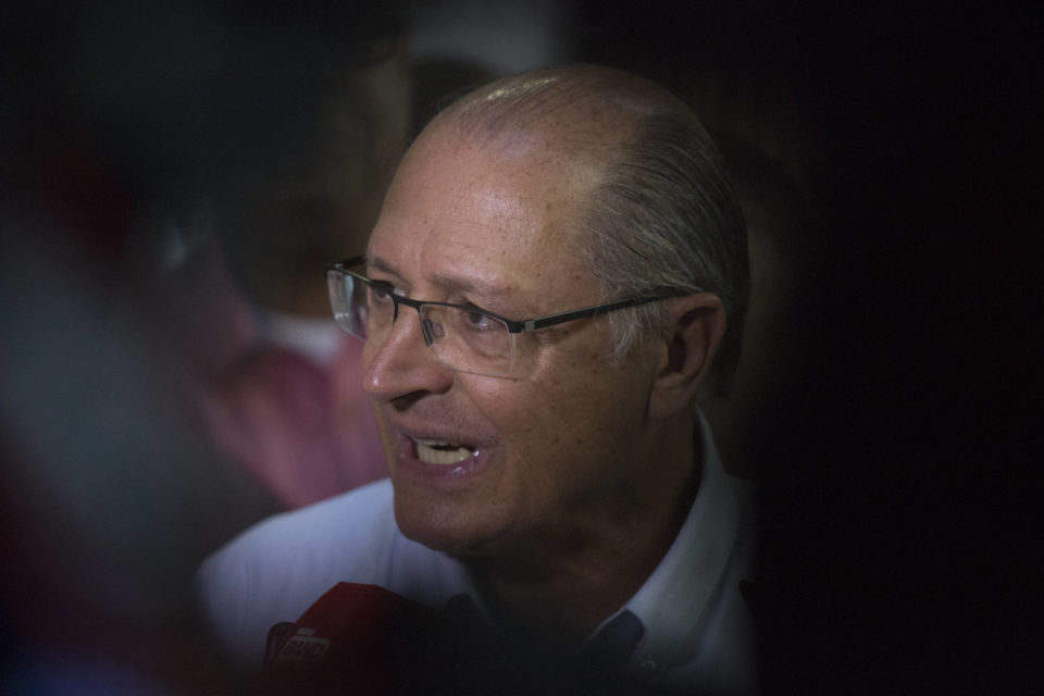 Alckmin dá largada em campanha sob pressão