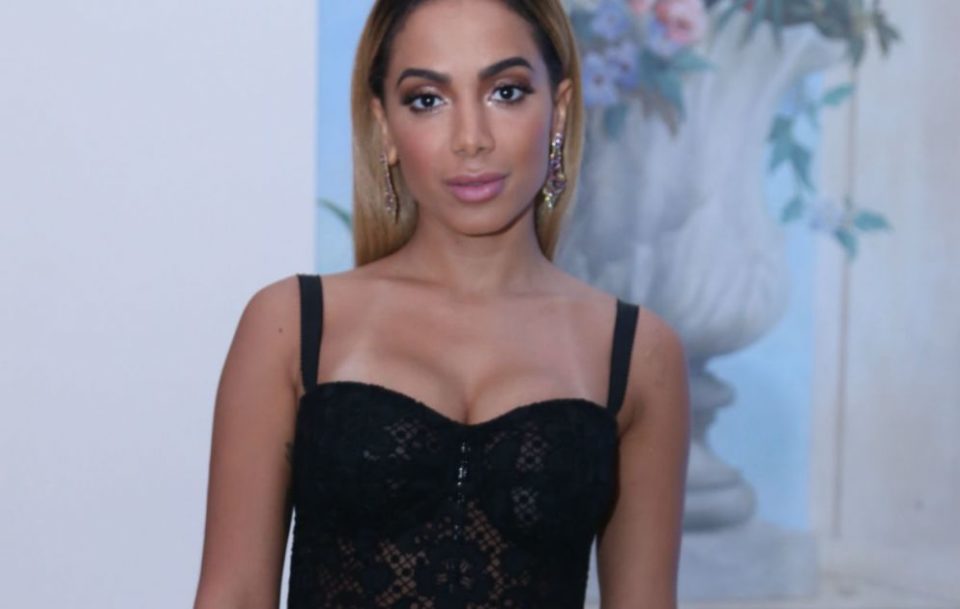 Anitta se retrata após ofender pessoas com hanseníase