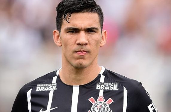 Corinthians anuncia renovação de contrato de Balbuena