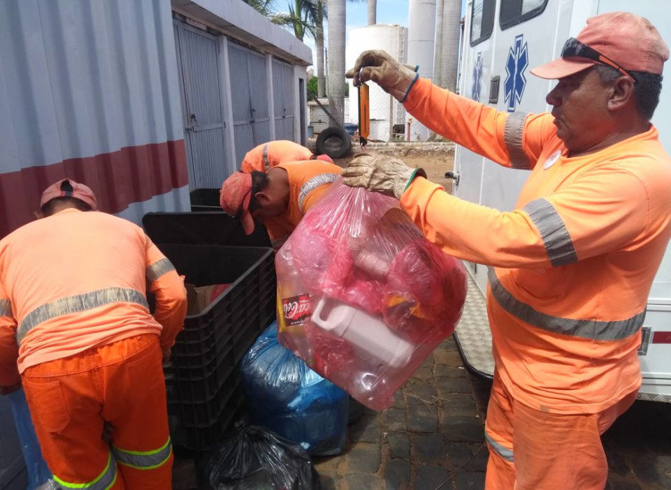 Concessionária recolhe mais de 65 toneladas de lixo na BR-153