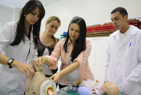 Governo suspende criação de cursos de Medicina