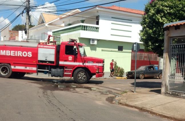 Incêndio de grandes proporções atinge supermercado