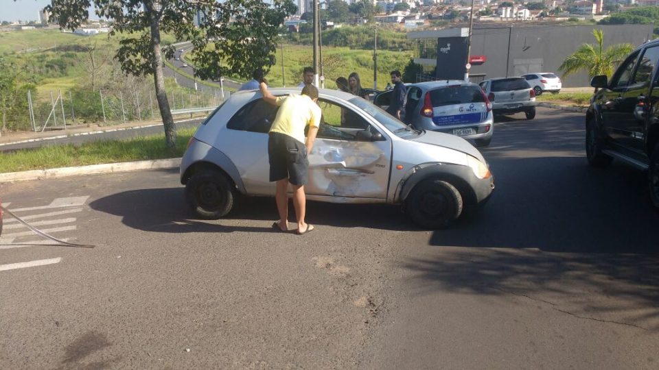 Acidente deixa três feridos na via Expressa