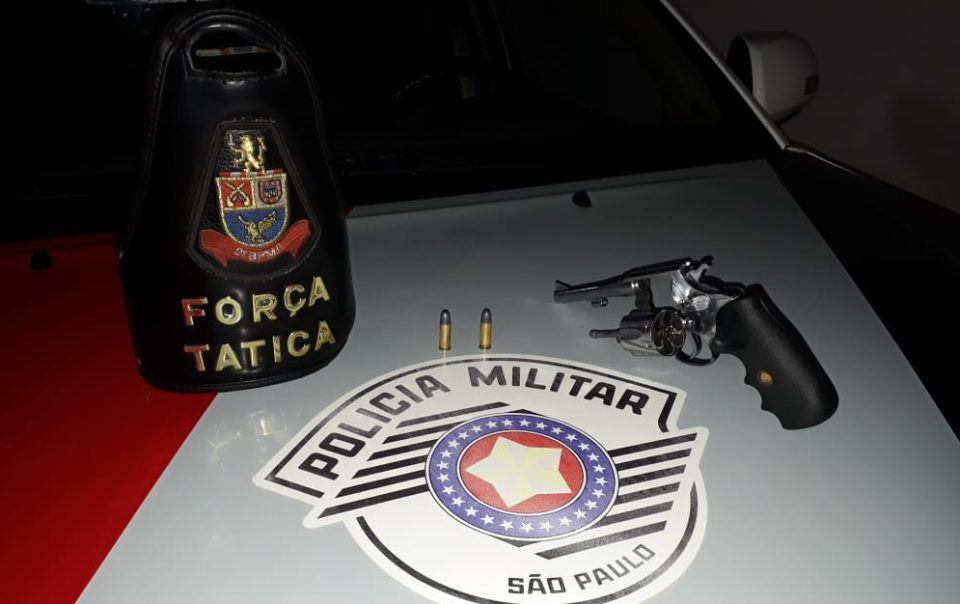 Adolescente é apreendido com arma na zona Oeste