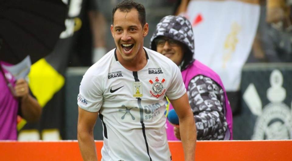 Corinthians vence o Fluminense com dois gols de Rodriguinho