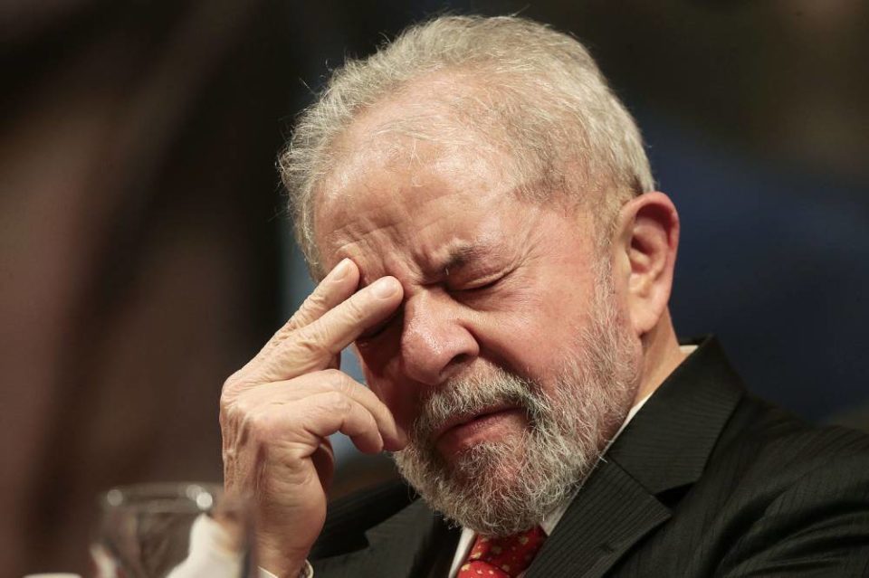 As primeiras 24h de Lula preso: Café preto e pão com manteiga