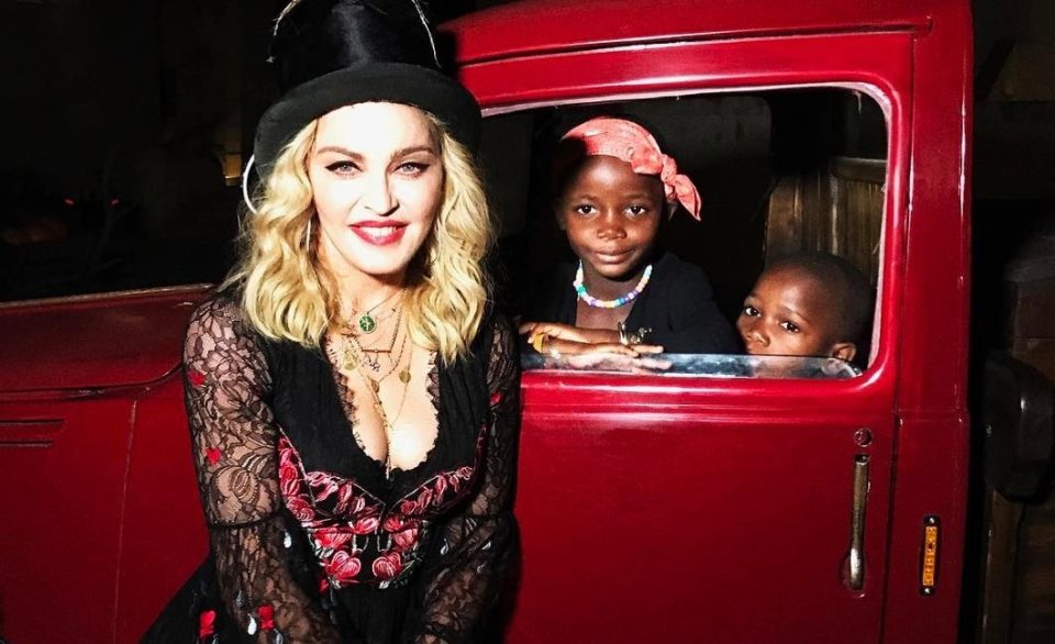 Madonna publica vídeo da filha dançando música de Anitta