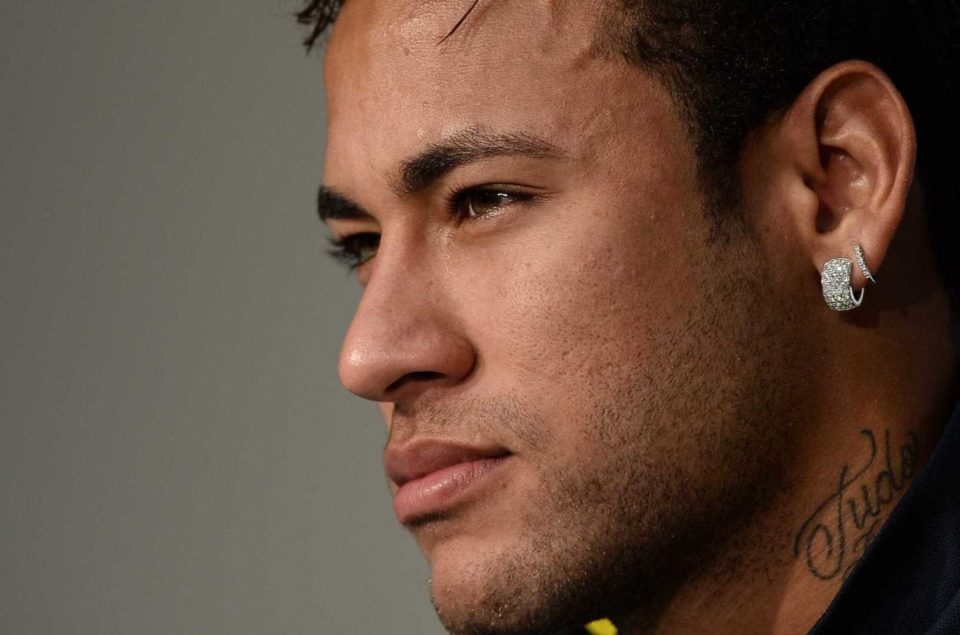 Neymar prevê volta aos treinos em 1 mês