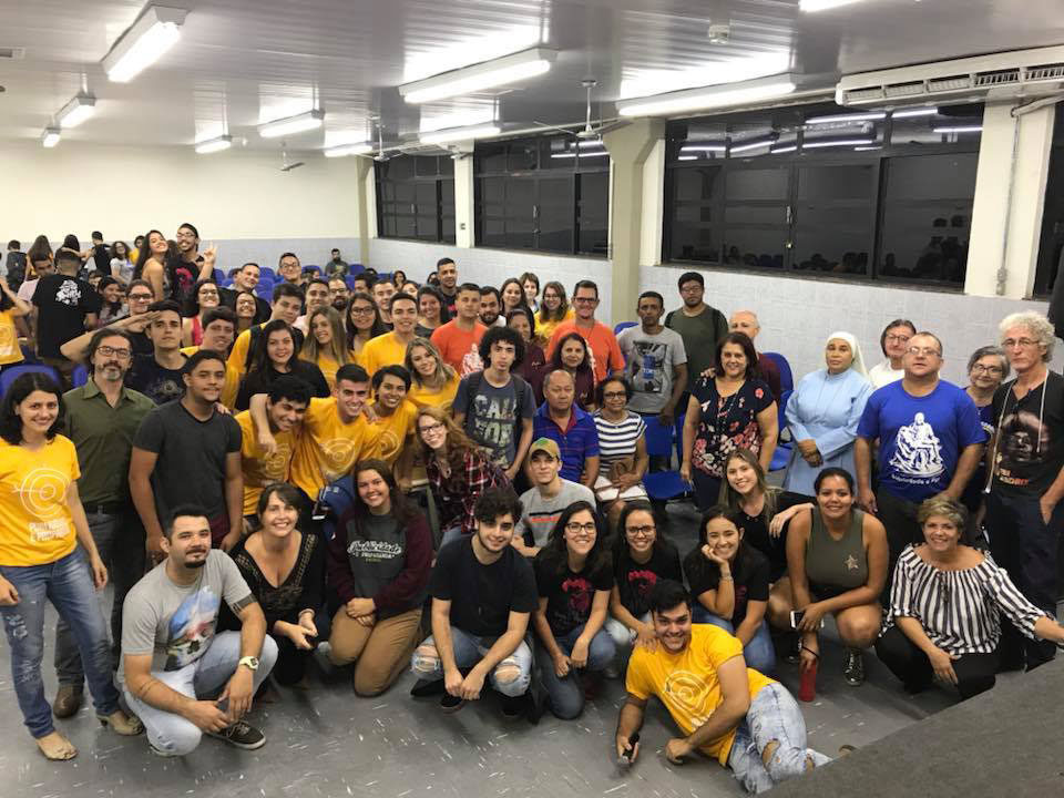 Alunos da Unimar acompanham palestras sobre comunicação