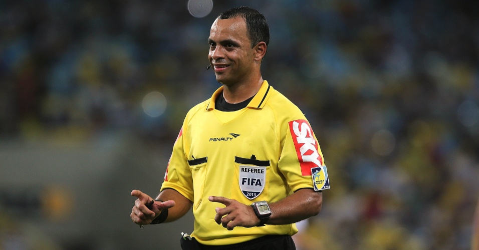 Fifa divulga árbitros de vídeo para Copa e lista conta com um brasileiro