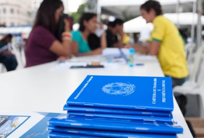 3 milhões procuram emprego há mais de 2 anos, diz IBGE