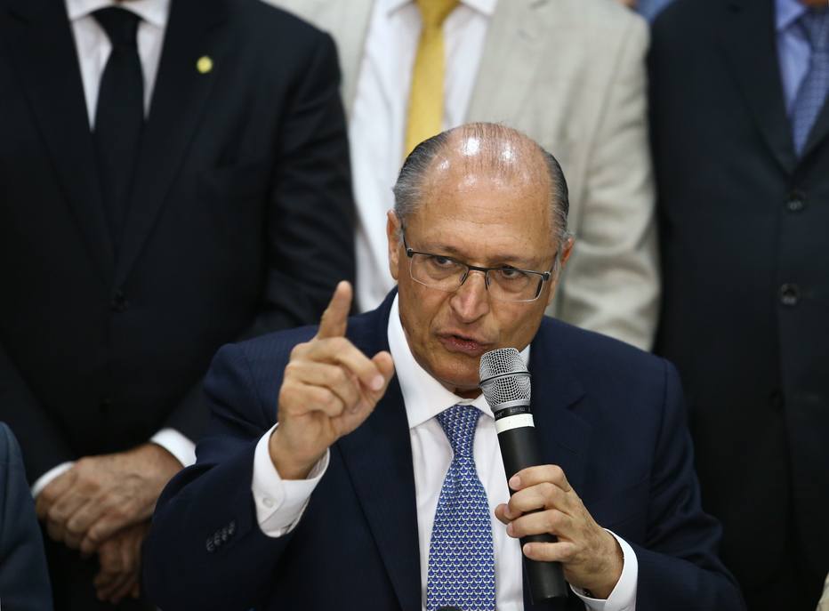 Governo demorou, deveria ter agido antes, diz Alckmin