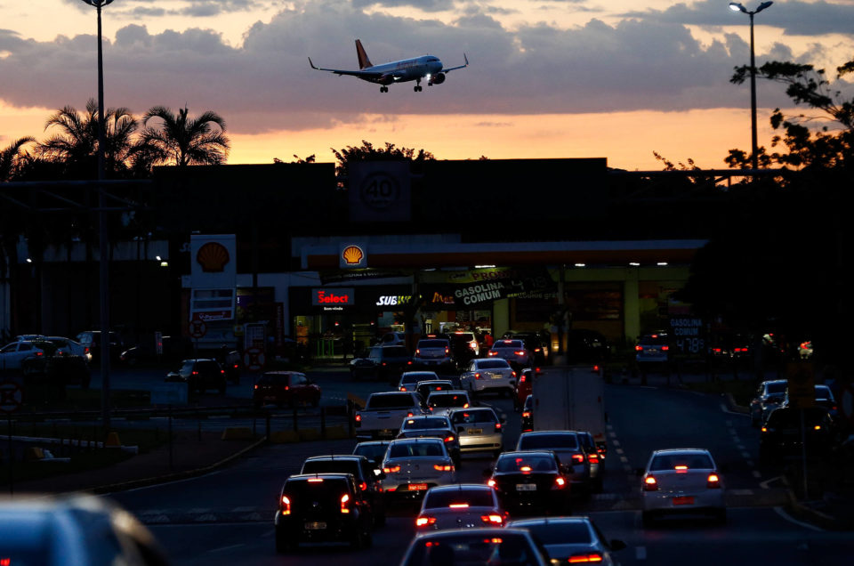 Falta de combustível nos aeroportos provoca cancelamento de voos