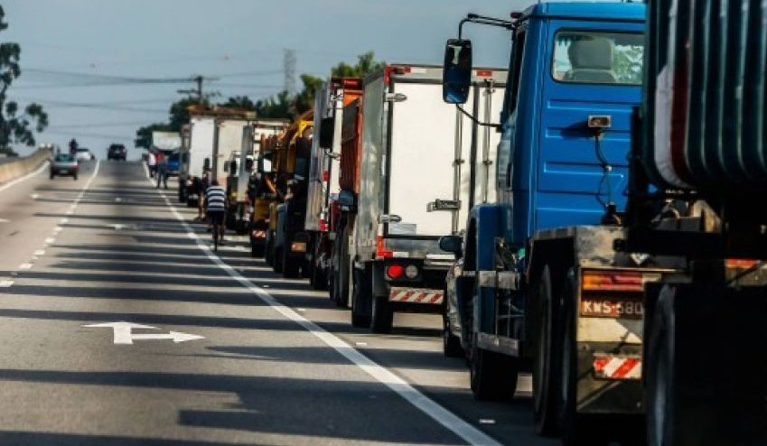 Protestos de caminhoneiros continuam mesmo após acordo