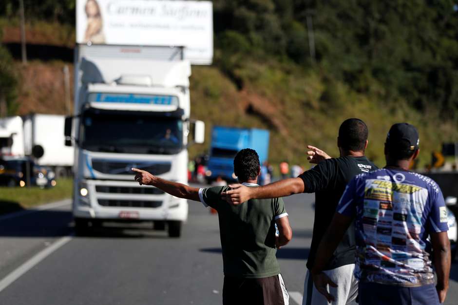 Abcam pede que caminhoneiros retirem interdições