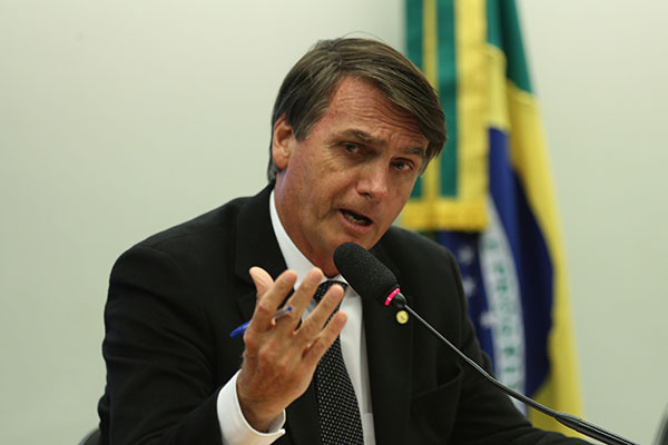 Bolsonaro: é melhor menos direitos trabalhistas que perder o emprego
