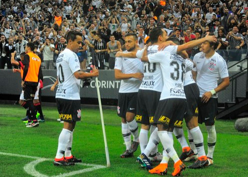 Corinthians bate o Vitória e ganha moral para clássico