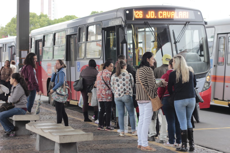 Empresas de ônibus faturam R$ 2 milhões por mês, diz secretário