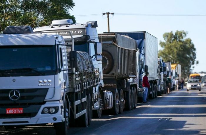 Greve de caminhoneiros é ‘assunto do momento’ no Twitter