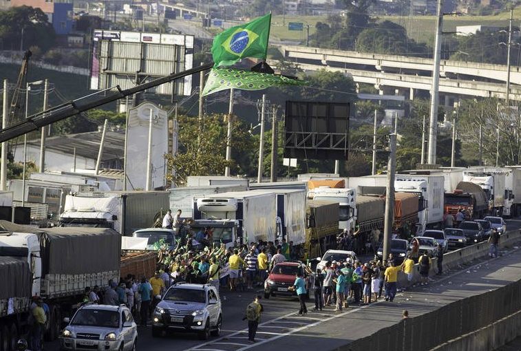 Sem intervenção, foco de grupo de caminhoneiros é fazer governo renunciar