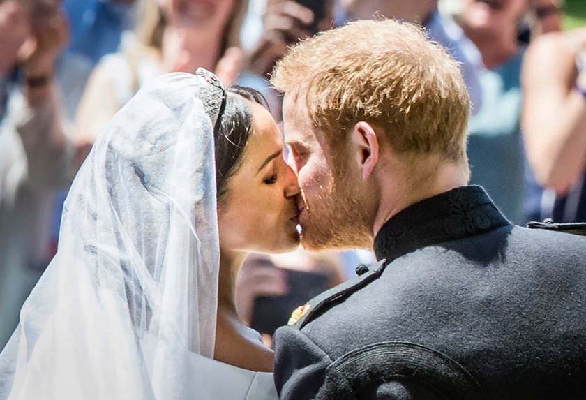 Convidados vendem lembrancinhas do casamento real na internet