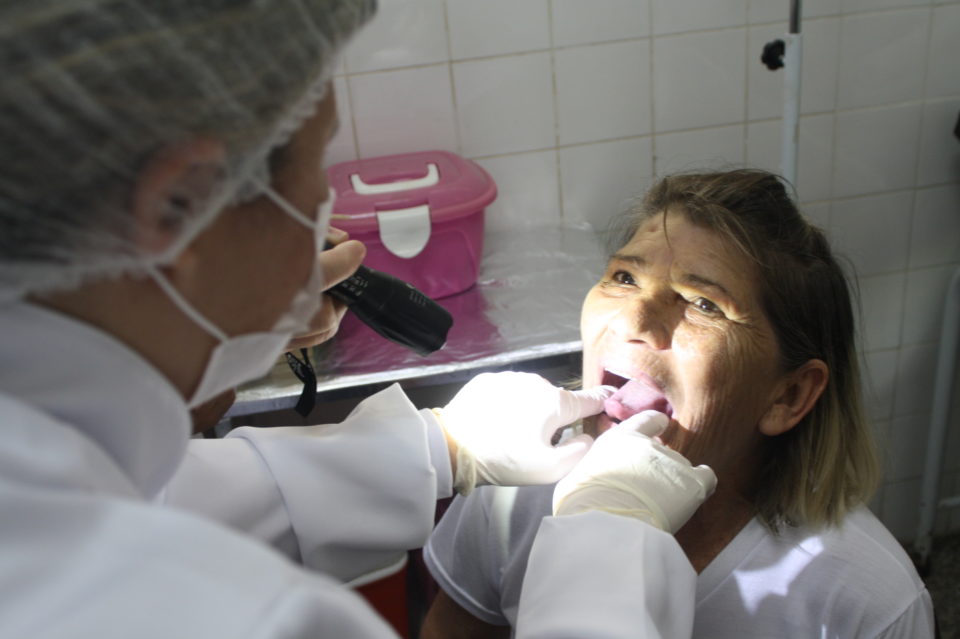 Marília faz prevenção ao Câncer Bucal durante Vacinação