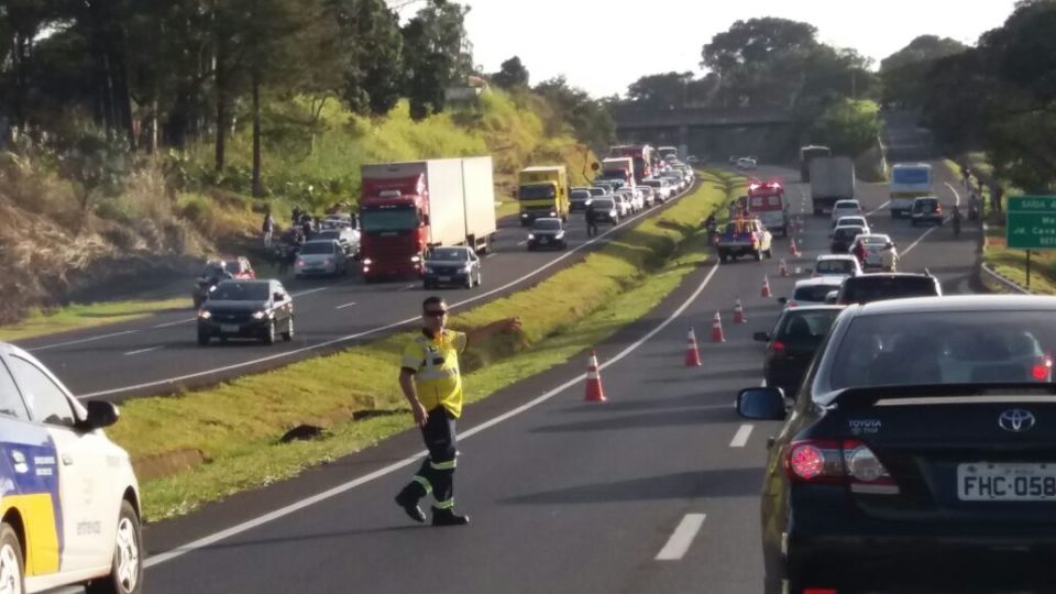 Acidentes simultâneos travam trânsito na Rodovia do Contorno