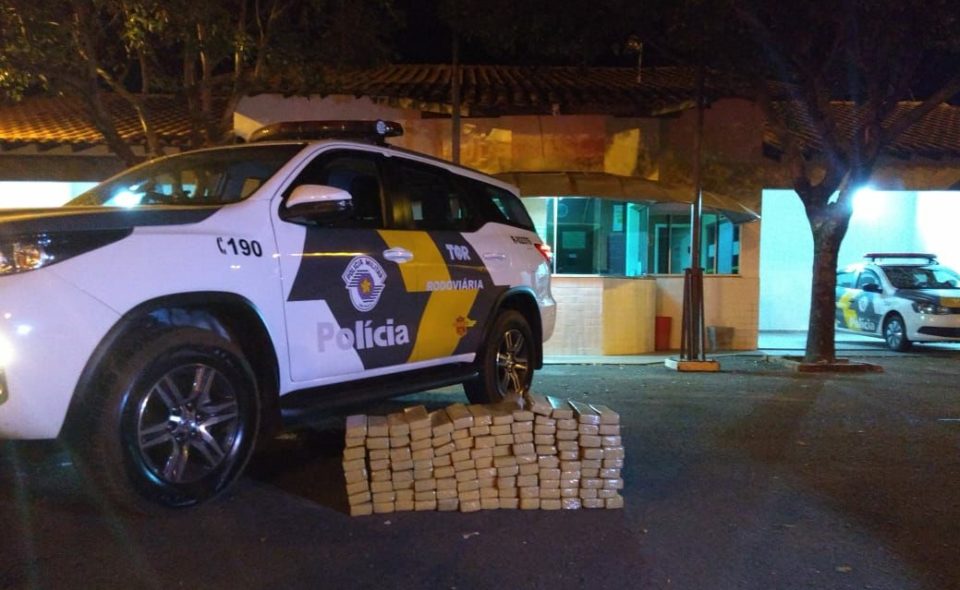 Polícia Rodoviária apreende 83 kg de maconha na SP-294