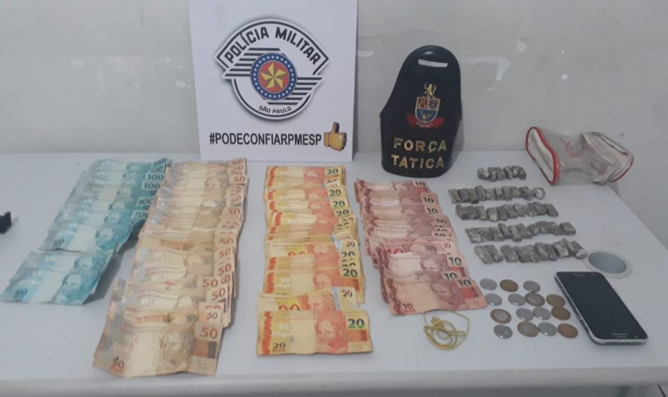 Jovem é preso com drogas e R$ 4 mil do tráfico