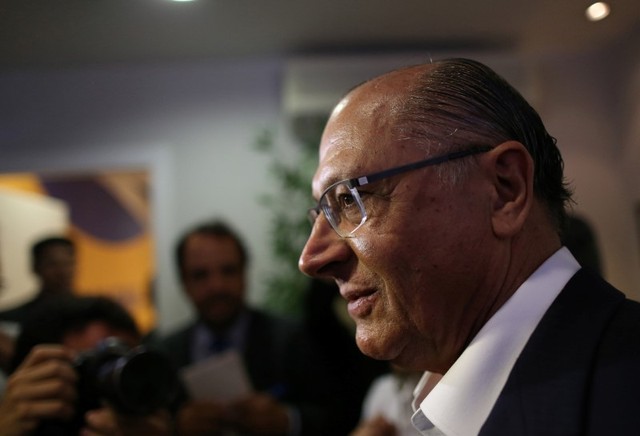 Alckmin critica quem ‘flerta’ com ‘ditadura’
