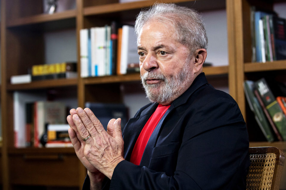 Lula preso quer de volta benefícios de ex-presidente