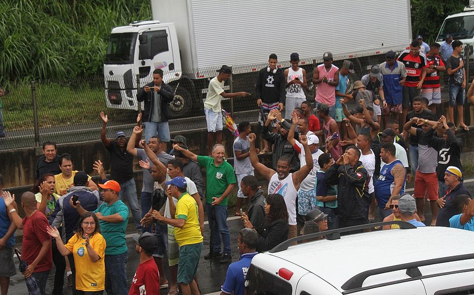 No WhatsApp, caminhoneiros dizem que greve está longe do fim