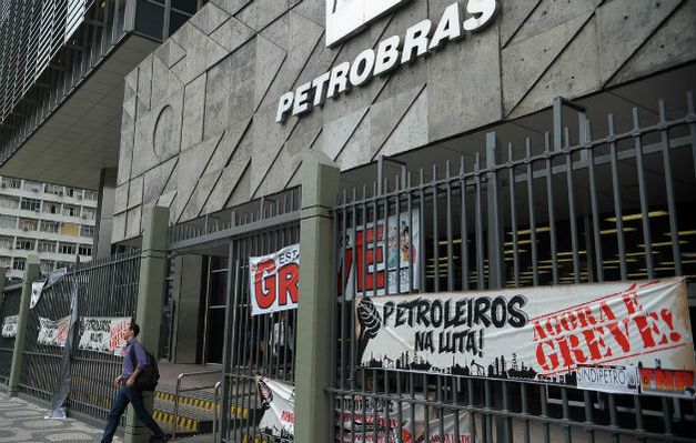 Petroleiros desafiam Justiça do Trabalho e iniciam greve em refinarias