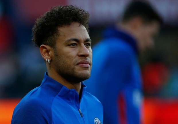 Neymar desembarca em Paris para iniciar fase final de recuperação