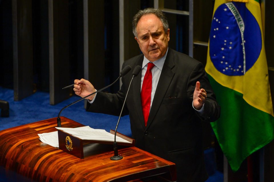 Cristovam Buarque vai formular plano de governo para Alckmin