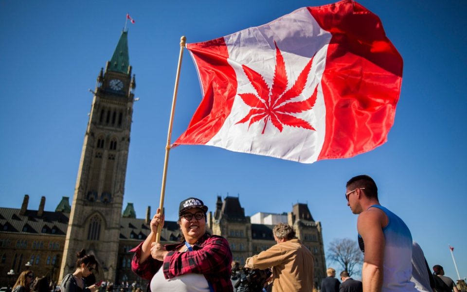 Canadá é o primeiro país a legalizar nacionalmente o uso da maconha