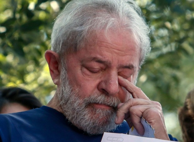 Fachin arquiva pedido de liberdade de Lula que STF julgaria na terça