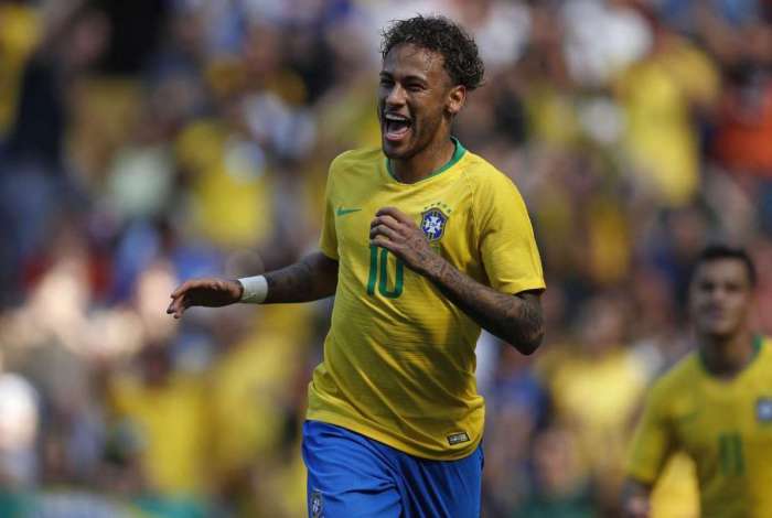 Neymar celebra volta com gol, mas admite ainda ter ‘um certo medo’