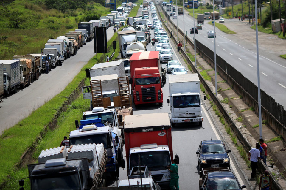 Associação questiona no STF tabelamento de preços do frete rodoviário