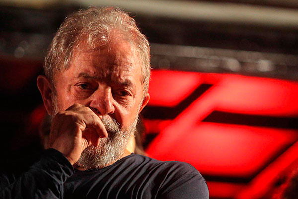 Líderes do PT defendem sondagens de cenários sem Lula