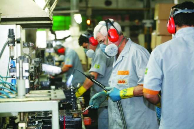 Indústria cortou 401 mil postos de trabalho em 2016